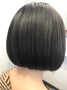 ヒッピーヘアー(Hippie Hair) パッツンボブ　ダークラベンダーグレージュ