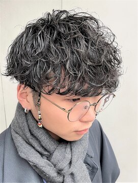 クオンヒール 淀屋橋店(QUON HEAL) スペインカール/スパイキーショート/フェザーパーマ/フェード×