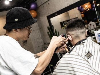 米澤理髪店(YONEZAWA)の写真/マンツーマンで担当！印象を決めるヘア・ひげなど男の"カッコいい"をトータルプロデュースします！