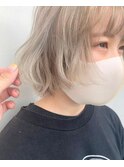 刈り上げショートボブハイトーンベージュホワイトブロンドクラゲ