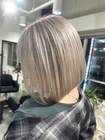 イリ 梅田(ili) ボブ/ホワイトベージュ/ブロンド