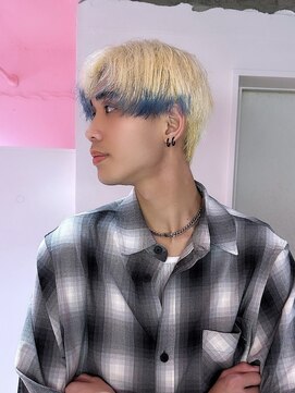 ダズリングディア(Dazzling Deer) ショート／ハイトーン／ブルー／ブリーチ／マッシュショート