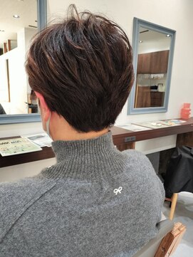 エミュ(emu.) 上品にまとまる大人ショート×白髪ぼかし