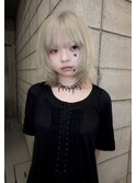 ホワイトブロンド ブリーチカラー レイヤーボブ