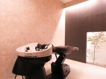 トランキーユ(hair salon tranquille)の雰囲気（足まで伸ばせるフルフラットシャンプー台でゆっくり寛いで♪）