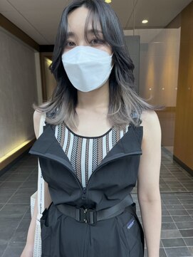 シィーム(cime) ウルフカット インナーカラー シルバーカラー ウルフロング