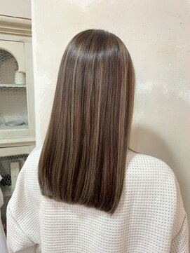 エイミーバイアフロート(amie by afloat) * ぷつんとロングヘア × 大人ハイライト