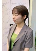 ラベンダーブラウンのコンパクトマッシュショート