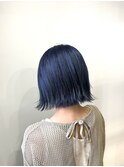 ネイビーブルー×切りっぱなしボブ
