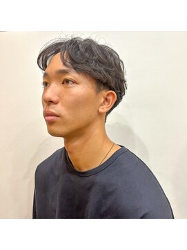 ラブハーツアンドビー マツヤマ(luve heart's And Be matsuyama) ニュアンススパイラルセンターパートサイドパート韓国風マッシュ