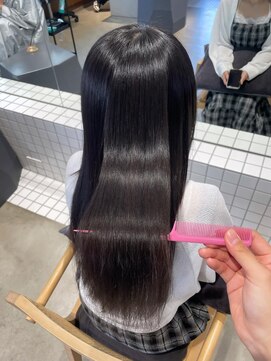 ニーイチイチ(211) レイヤー/縮毛矯正/黒髪