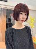 艶感際立つブレイジングカラーのコンパクトボブ