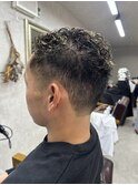 刈り上げスタイルに極道パーマ×ハイライトで男らしさアップ！