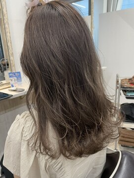 色気ガーリーロング×透明感シナモンベージュカラー