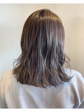 ルチナ 秦野(Lucina) ゆるふわミディ/ローライト/透明感グレージュ