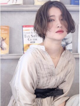 エイチ(H eitf) 【Hエイチ表参道】おとなショートボブ