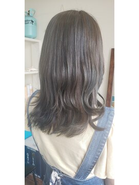 キキヘアメイク(kiki hair make) 個性派メッシュ×ミディアムウルフ