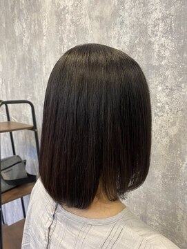 イーラ(E-LA) 肩くらいのボブ