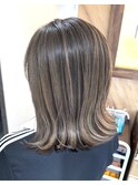 オリーブグレージュ