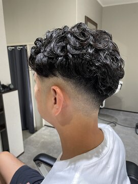 宮川理髪店 フェード×パーマ<理容室> ［メンズ/シェービング/床屋/花巻］