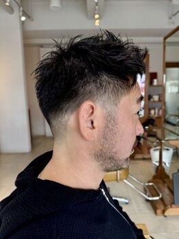 ビーハイブ ギフト(BeeHIVE GIFT)の写真/ビジネスシーンでも好印象♪大人男性の身だしなみ×スカルプケアでワンランク上の仕上がりに/メンズパーマ