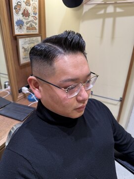 フォーコーナーズ(Four Corners) 七三分け/バーバー/スキンフェード