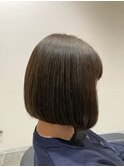 秋色前下がり丸みボブ
