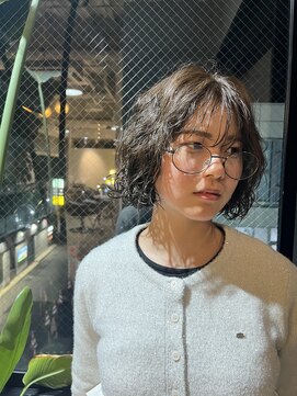 ビハインドザカーテン(BEHIND THE CURTAIN) くせ毛風パーマ×フェイスレイヤーボブ×暗髪パーマオリーブ