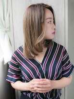 ルティア(Lutia) 大人かわいい グレージュ センターパート★★