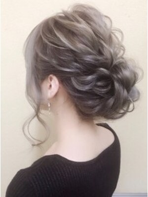 【パーティヘアセット￥3500】結婚式・二次会・女子会など特別な日はいつもと違う雰囲気に![池袋][池袋東口]