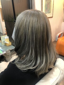 ヘアーデザイン ピニック(hair design P2C) グレージュカラー