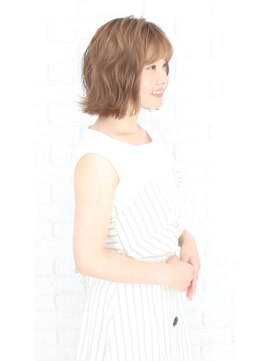 トゥルートラストトロワー 須玉店(True Trust trois) 大人可愛い20代30代40代 外ハネショートボブ ベージュブラウン