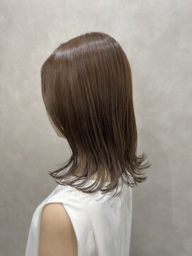 ジーナ 高槻(Zina) くびれヘア×シアーミルクティー