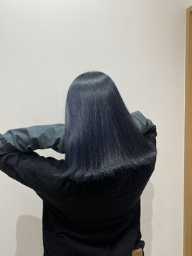 トテ(tote.) 暗髪/艶髪/ネイビーブルーブラック/切りっぱなしボブ