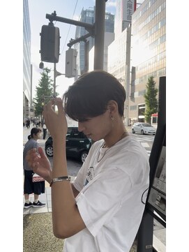 ミリ(milli Produce by ITAKURA) センターパート毛流れニュアンスパーマ