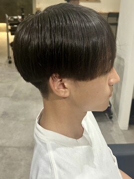 ヒュイル バイ ニアウ(Hwyl by Niau) メンズカットナチュラルストレートシースルーマッシュ刈り上げ