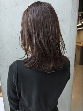 シア(XIA) 外ハネ/セミディ/ゆる巻/無造作セミディ/ハイライト