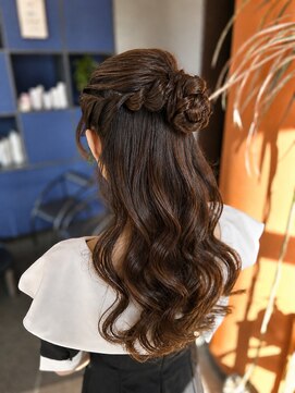 トータルヘアサロンカマダ ハーフアップ