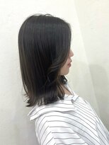 リロイド(ReLoid) 顔まわりレイヤー重めミディアム×ダークオリーブ