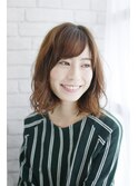 Aラインのミディアムパーマ