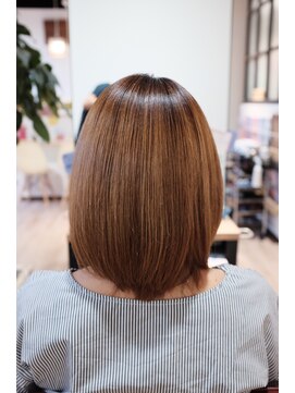 ヘアースタジオ ライト(HAIR STUDIO LIGHT) ☆明るいカラーもしっかりツヤ感♪髪質を高めるトリートメント☆