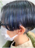 ハイライト、ブルー、刈り上げ女子、ハンサムショート