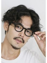 ヴァンサンク(Vingt-cinq)&nbsp;【パーマスタイル】メガネも似合うミディアムパーマ