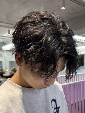 黒髪センターパート/ツイストスパイラル