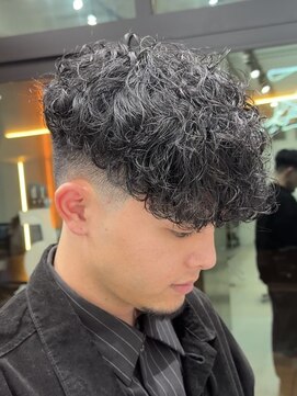 フィフスパーク(fifth PARK) 渋谷スペインカールラルフカール刈り上げ高めツーブロックメンズ