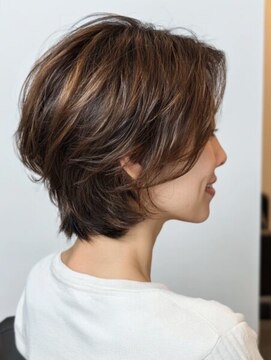 レリーノーブル 西宮北口(RelyNoble) 丸みショートボブ×ハイライト[西宮北口/白髪ぼかし]