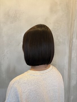 リリアーナ(LILIANA) 切りっぱなしボブ　ボブ　アッシュブラウン　イルミナカラー