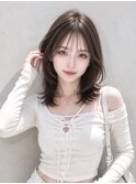ミディアムレイヤーハッシュカットベージュカラー顔周りカット