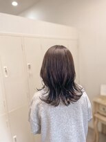 ロッカ(ROCCA)&nbsp;オリーブグレー大人ナチュラルな外ハネレイヤー
