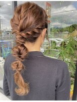アチーブリス(achieve Liss) ヘアセット 編み込みたまねぎまとめロングヘア お呼ばれ